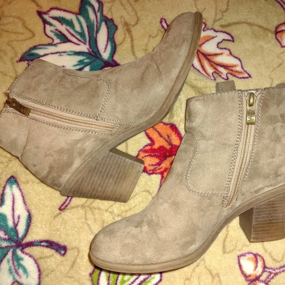 Chelsea M Brown Suede Ankle Boots